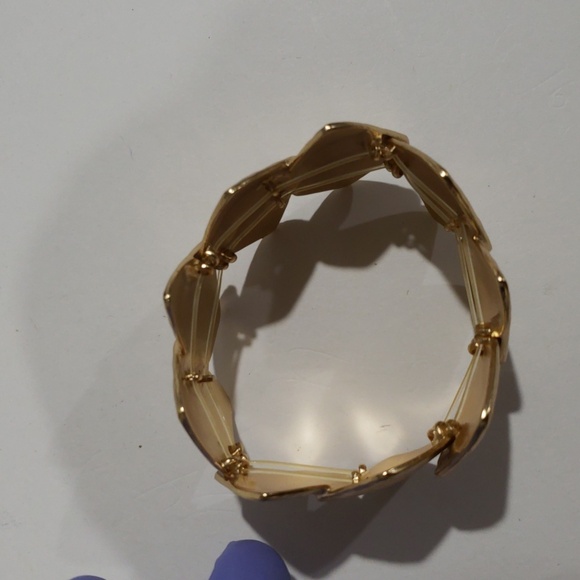 Gold tone Hammered Diamond-Shape Stretch Bracelet - Women's fashion Jewelry - Picture 7 of 8